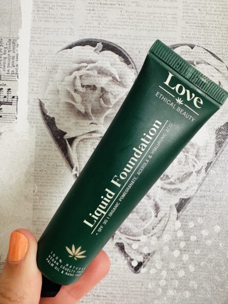 Natural Liquid Foundation SPF30 jumestuskreem